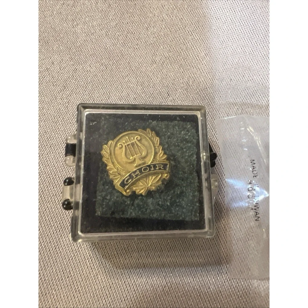 LOT OF 6 VTG AMWAY1000,‎ Choir, Marilyn Hickey Lapel Pin Service Award (2330)